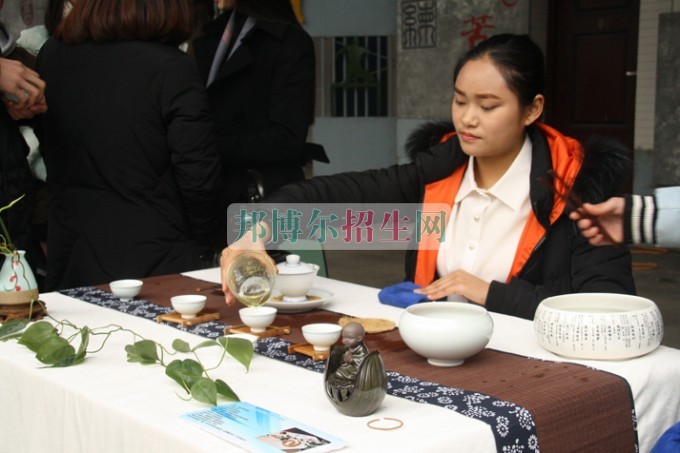 天府新區(qū)成人中等專業(yè)學(xué)校“美好新區(qū)，千年廣都”