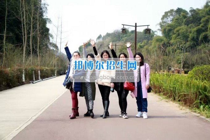四川省樂山市第一職業(yè)高級中學(xué)春風(fēng)十里，不如你