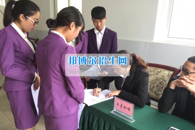 2017年天府新區(qū)成人中等專(zhuān)業(yè)學(xué)校校園招聘會(huì)圓滿結(jié)束