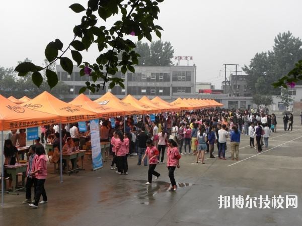 四川人民醫(yī)院護(hù)士學(xué)校2019年報名條件、招生對象