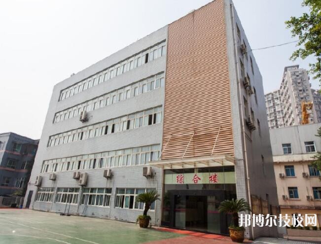 重慶建筑高級(jí)技工學(xué)校2020年報(bào)名條件、招生要求、招生對(duì)象