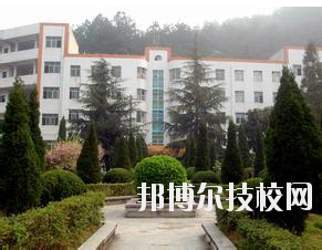 黔南民族衛(wèi)生學(xué)校2020年學(xué)費、收費多少