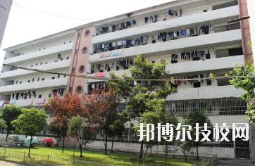 江西輕工業(yè)高級(jí)技工學(xué)校2020年報(bào)名條件、招生要求、招生對象