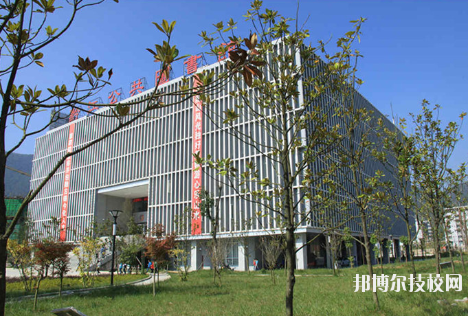重慶黔江區(qū)民族職業(yè)教育中心2020年報名條件、招生要求、招生對象