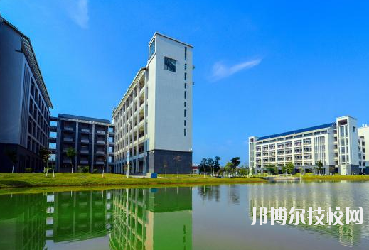 河源衛(wèi)生學(xué)校2020年報(bào)名條件、招生要求、招生對(duì)象
