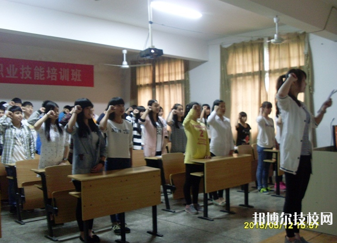 安源區(qū)職業(yè)中等專業(yè)學(xué)校2020年報名條件、招生要求、招生對象