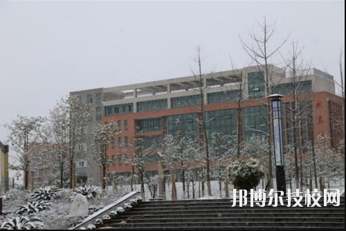 重慶榮昌職業(yè)教育中心2020年報名條件、招生要求、招生對象