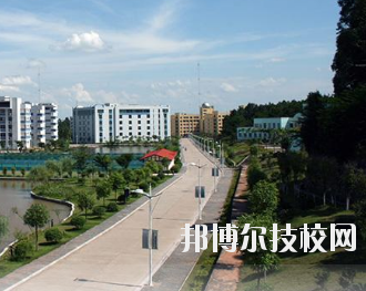 重慶益民技工學(xué)校2020年報名條件、招生要求、招生對象