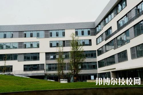 安龍職業(yè)技術(shù)學(xué)校2020年報名條件、招生要求、招生對象