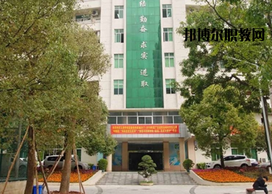 廣州信息工程職業(yè)學(xué)校2020年招生辦聯(lián)系電話(huà)