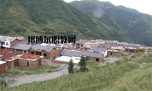 納雍中等職業(yè)學校2020年報名條件、招生要求、招生對象
