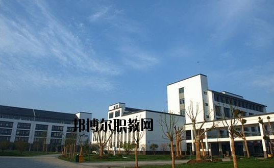 蘇州吳中技工學(xué)校2020年報(bào)名條件、招生要求、招生對象