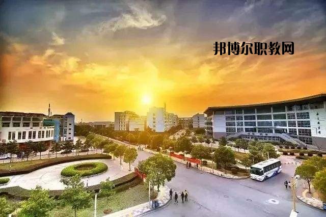 英山草盤職業(yè)中學怎么樣、好不好