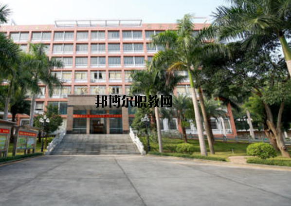 重慶華陽技工學(xué)校2020年報(bào)名條件、招生要求、招生對(duì)象
