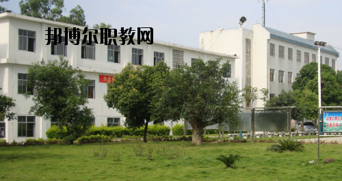 合山職業(yè)技術學校2020年報名條件、招生要求、招生對象