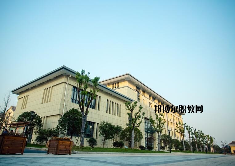 龍游縣職業(yè)技術(shù)學(xué)校2020年報(bào)名條件、招生要求、招生對(duì)象