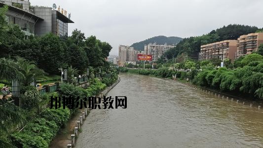 貴陽長征職業(yè)技術學校2020年報名條件、招生要求、招生對象