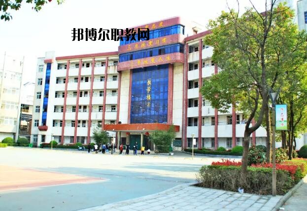 孝感工業(yè)學(xué)校2020年報名條件、招生要求、招生對象
