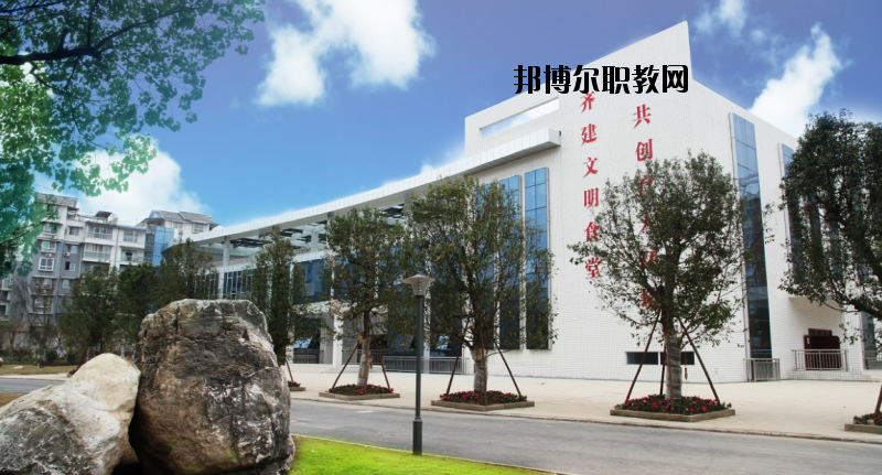 四川服裝藝術(shù)學校2020年報名條件、招生要求、招生對象