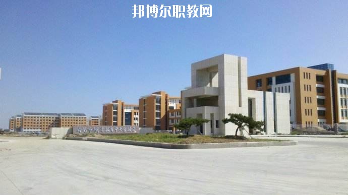 確山縣職業(yè)教育中心2021年報名條件、招生要求、招生對象