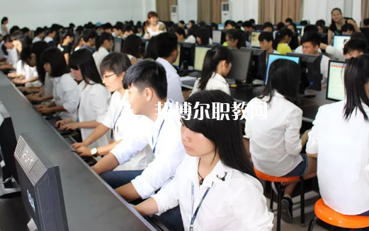 廉江興華職業(yè)技術(shù)學(xué)校2020年報(bào)名條件、招生要求、招生對(duì)象