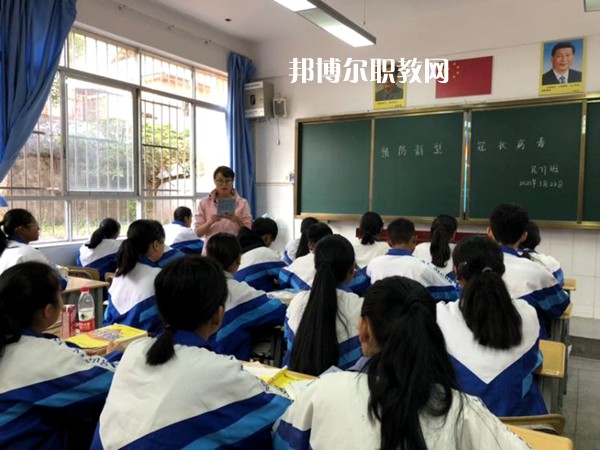 西盟縣職業(yè)高級中學2021年學費、收費多少