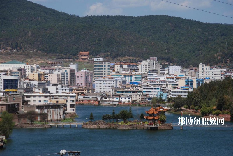 牟定縣職業(yè)高級(jí)中學(xué)2021年學(xué)費(fèi)、收費(fèi)多少