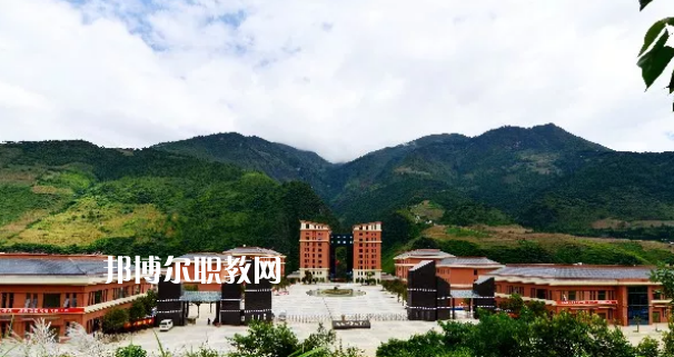 迪慶州民族中等專業(yè)學(xué)校2021年報(bào)名條件、招生要求、招生對(duì)象