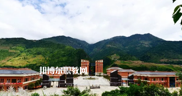 迪慶州民族中等專業(yè)學校怎么樣、好不好