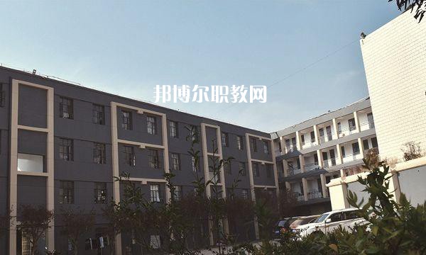 云南冶金高級(jí)技工學(xué)校2021年學(xué)費(fèi)。收費(fèi)多少