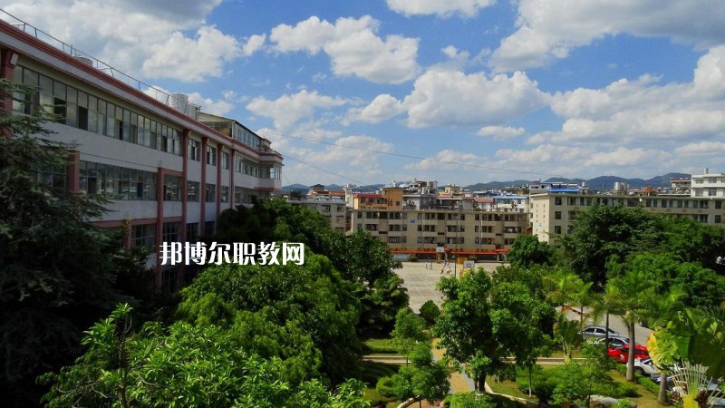 思茅衛(wèi)生學(xué)校2021年報(bào)名條件、招生要求、招生對(duì)象