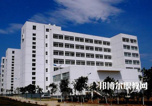 大理衛(wèi)生學校2021年報名條件、招生要求、招生對象