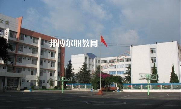 云南貿(mào)易經(jīng)濟學(xué)校2021年報名條件、招生要求、招生對象