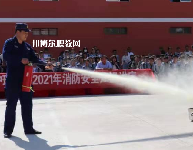 定西隴中護理學(xué)校2022年報名條件、招生要求、招生對象