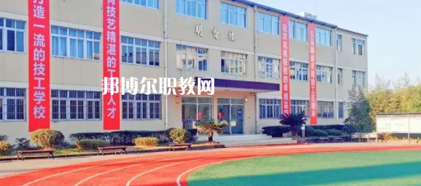 中國五冶高級技工學(xué)校龍泉校區(qū)2022年報(bào)名條件、招生要求、招生對象