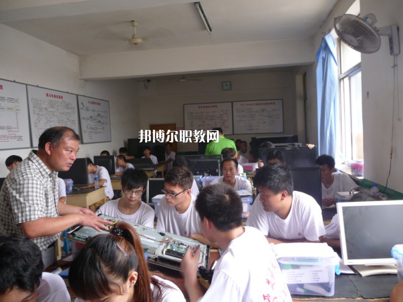 蘭州電子工業(yè)學(xué)校2022年學(xué)費(fèi)、收費(fèi)多少