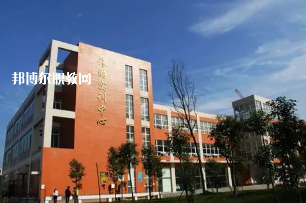 四川德陽(yáng)黃許職業(yè)中專學(xué)校2022年報(bào)名條件、招生對(duì)象、招生要求