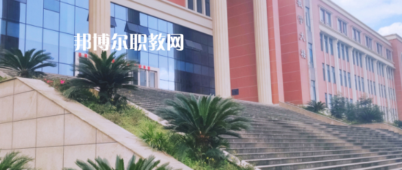樂山市醫(yī)藥科技高級(jí)技工學(xué)校成都校區(qū)2022年報(bào)名條件、招生要求、招生對(duì)象