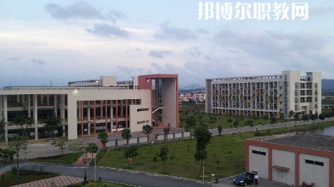 獨山中等職業(yè)學校2022年學費、收費多少