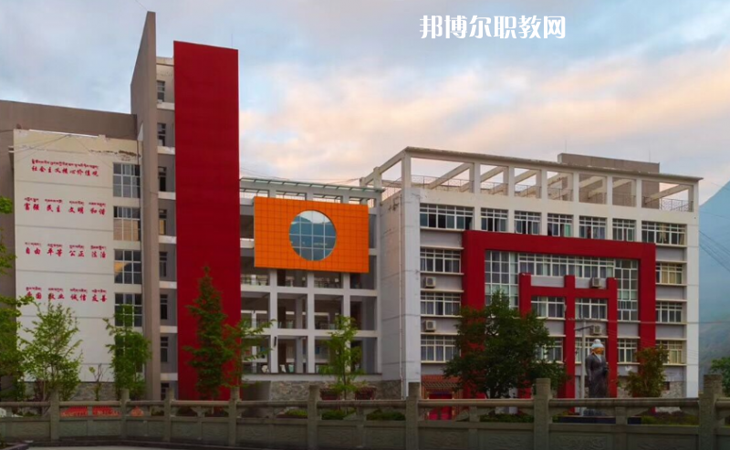 甘孜州職業(yè)技術學校2022年報名條件、招生要求、招生對象