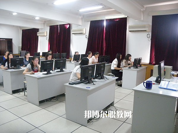 張家口科技職業(yè)學校2022年學費、收費多少