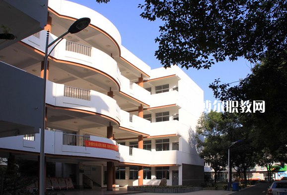 揚州市弘揚中等專業(yè)學校2022年招生辦聯系電話