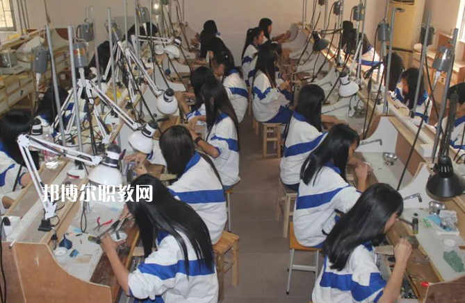 東莞實(shí)驗(yàn)技工學(xué)校2022年報(bào)名條件、招生要求、招生對象