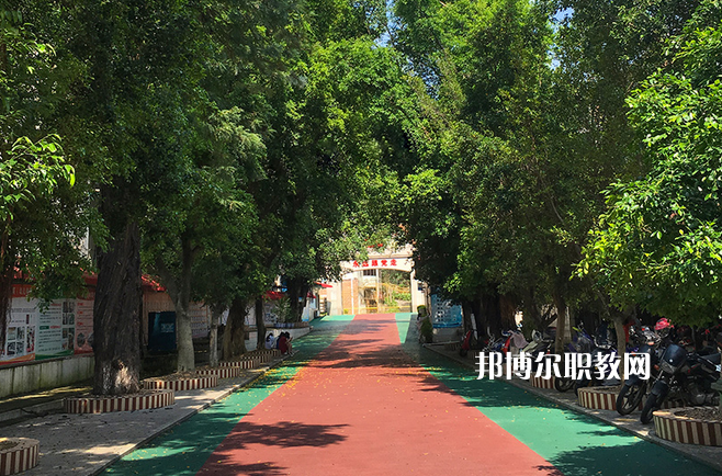 曲靖富源職業(yè)技術(shù)學(xué)校2022年報名條件、招生要求、招生對象
