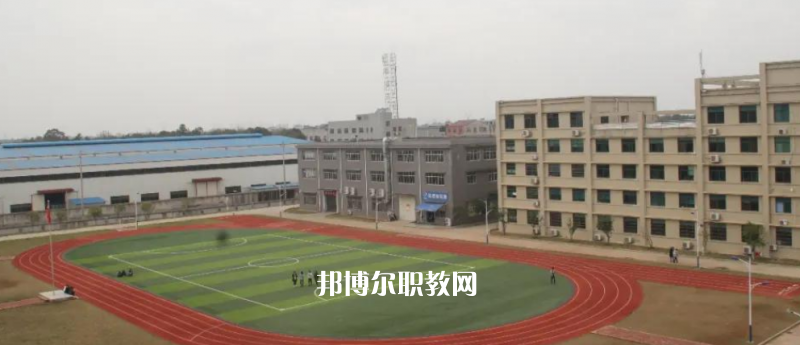 曲靖衛(wèi)生學(xué)校2022年報名條件、招生要求、招生對象