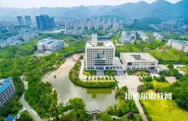 重慶醫(yī)科學(xué)校2022年報(bào)名條件、招生要求、招生對象