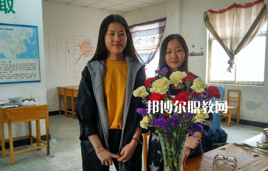 湖北旅游學(xué)校2022年招生辦聯(lián)系電話(huà)