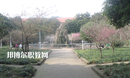 湖北汽車工業(yè)實驗技工學(xué)校2022年報名條件、招生要求、招生對象