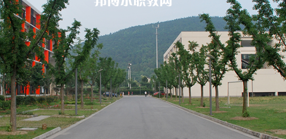 蘇州市紡織工業(yè)職工中等專業(yè)學(xué)校地址在哪里，哪個地區(qū)，哪個城市?