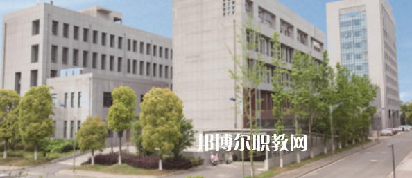 江蘇省邗江中等專業(yè)學(xué)校地址在哪里，哪個(gè)地區(qū)，哪個(gè)城市?